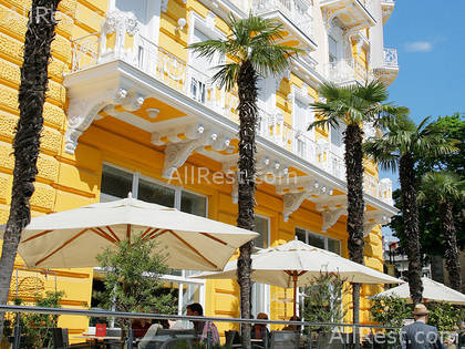 Bristol Hotel 14